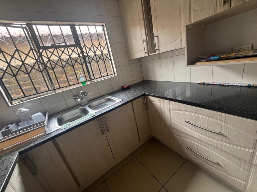 2 Bedroom Property for Sale in Poortjie Gauteng