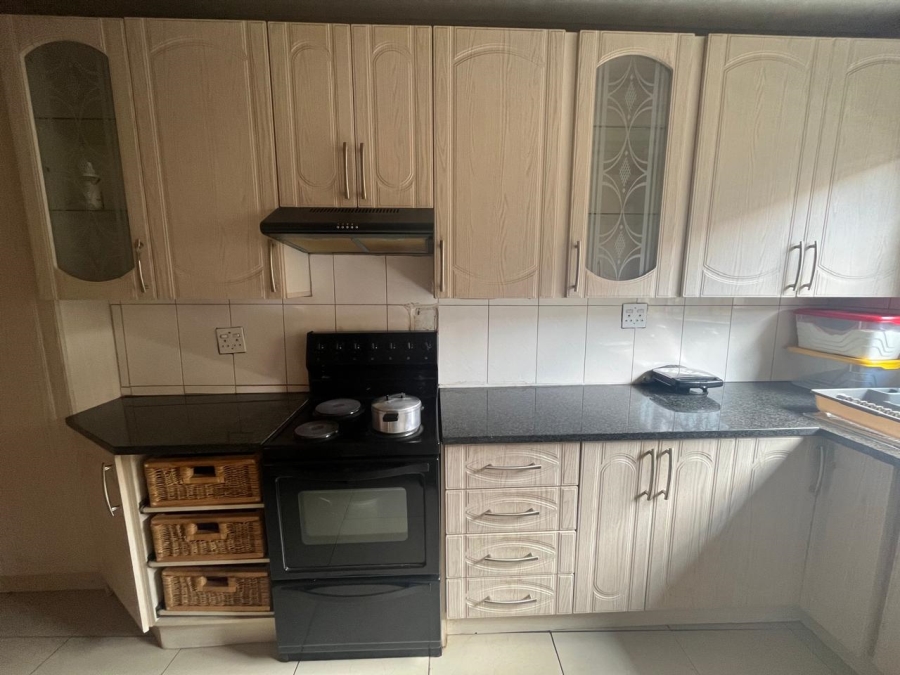 2 Bedroom Property for Sale in Poortjie Gauteng