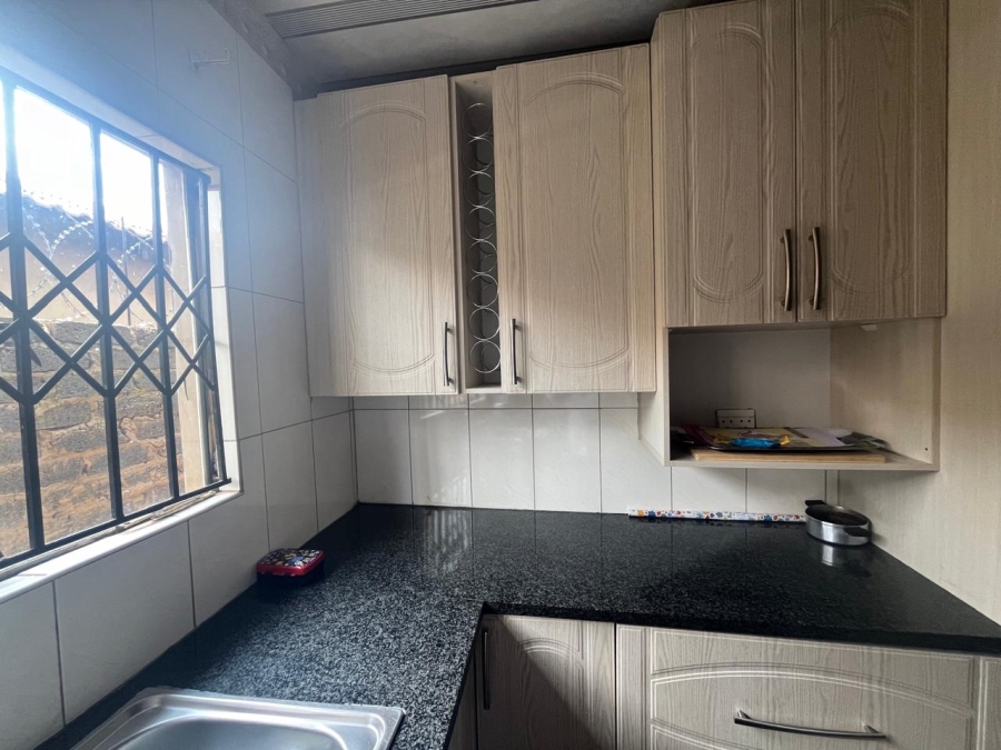 2 Bedroom Property for Sale in Poortjie Gauteng