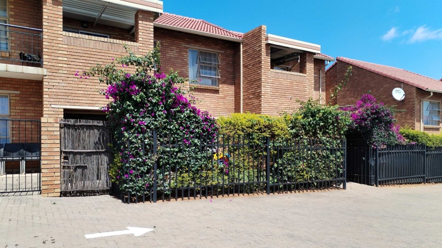 To Let 2 Bedroom Property for Rent in Elardus Park Gauteng