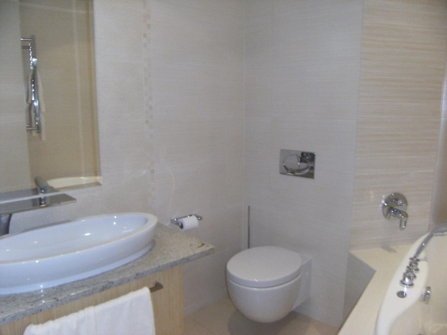 To Let 1 Bedroom Property for Rent in Sandhurst Gauteng