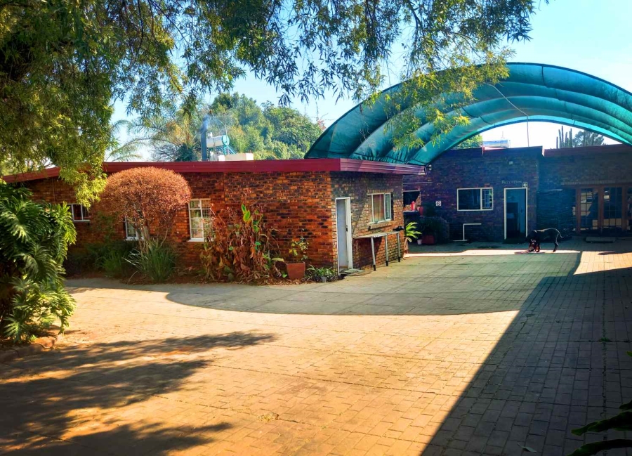 Commercial Property for Sale in Die Hoewes Gauteng