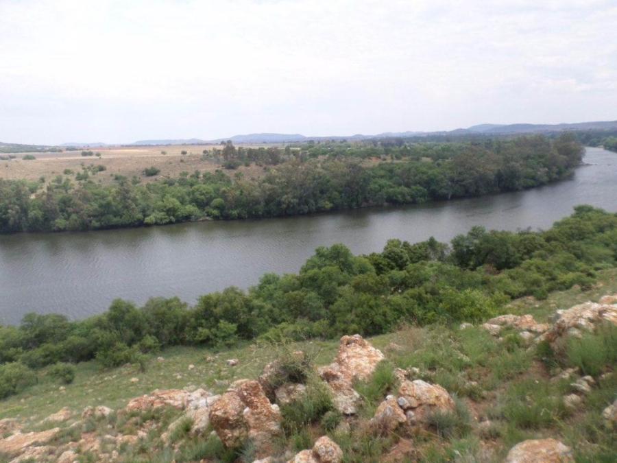 0 Bedroom Property for Sale in Vaaloewer Gauteng