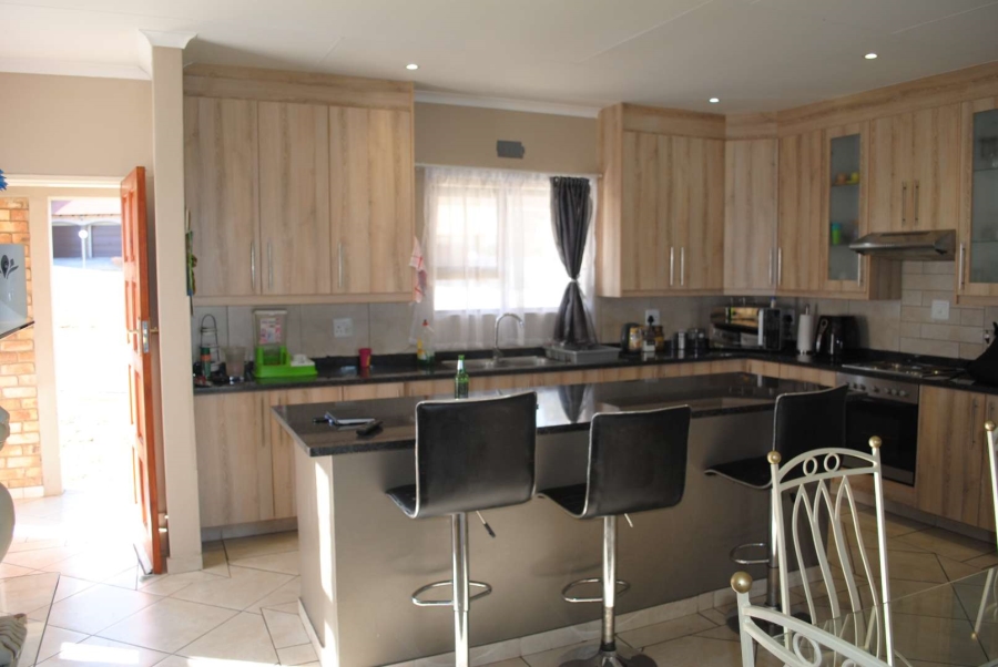 To Let 3 Bedroom Property for Rent in Kookrus Gauteng