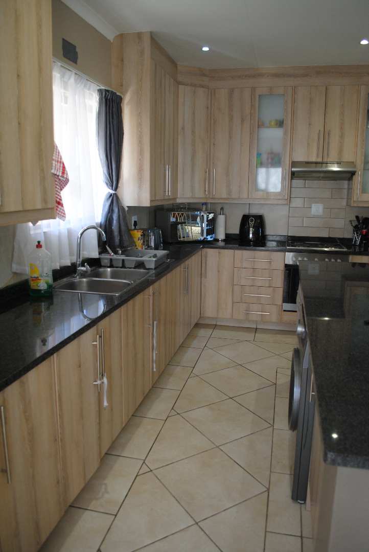 To Let 3 Bedroom Property for Rent in Kookrus Gauteng