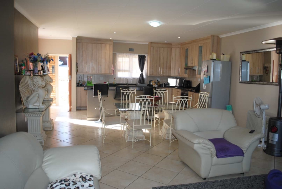 To Let 3 Bedroom Property for Rent in Kookrus Gauteng