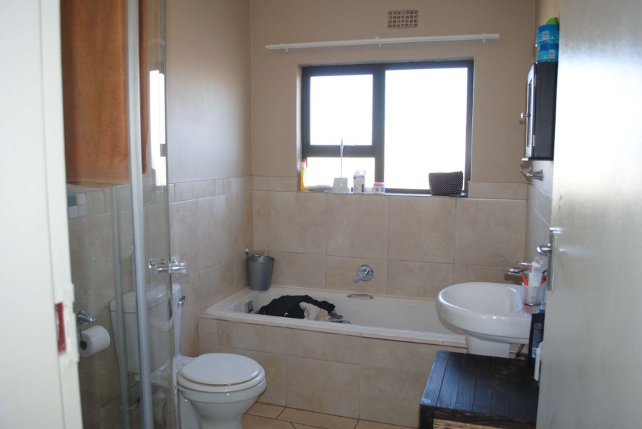 To Let 3 Bedroom Property for Rent in Kookrus Gauteng