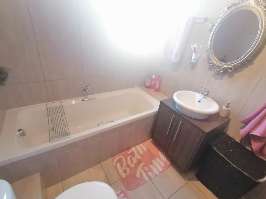 To Let 2 Bedroom Property for Rent in Terenure Gauteng