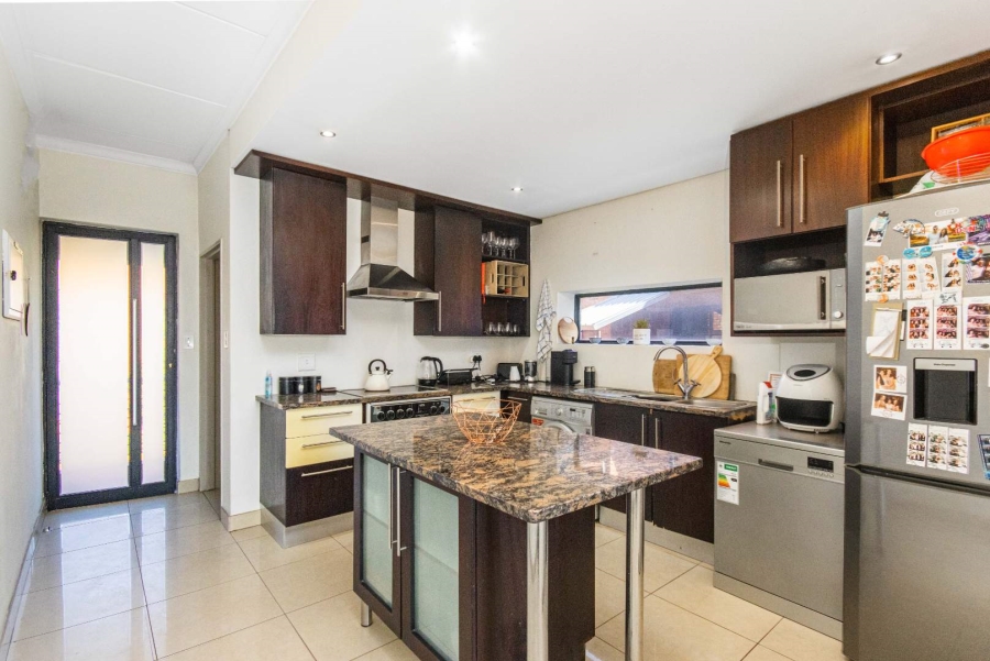 2 Bedroom Property for Sale in Atholl Gauteng