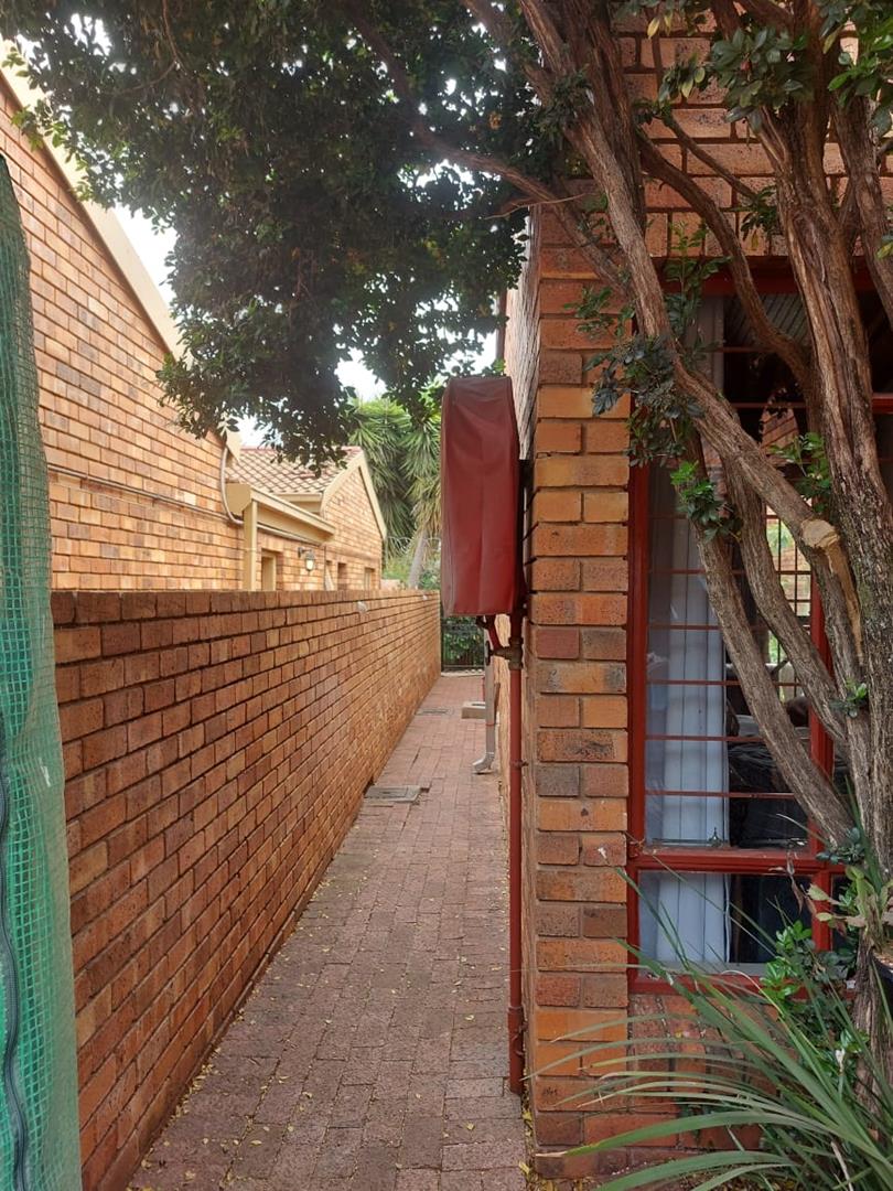 3 Bedroom Property for Sale in Val de Grace Gauteng