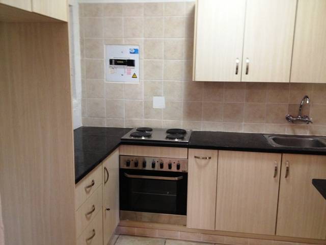 To Let 1 Bedroom Property for Rent in Benmore Gardens Gauteng