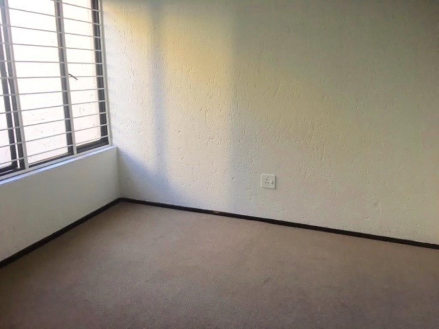 To Let 1 Bedroom Property for Rent in Benmore Gardens Gauteng