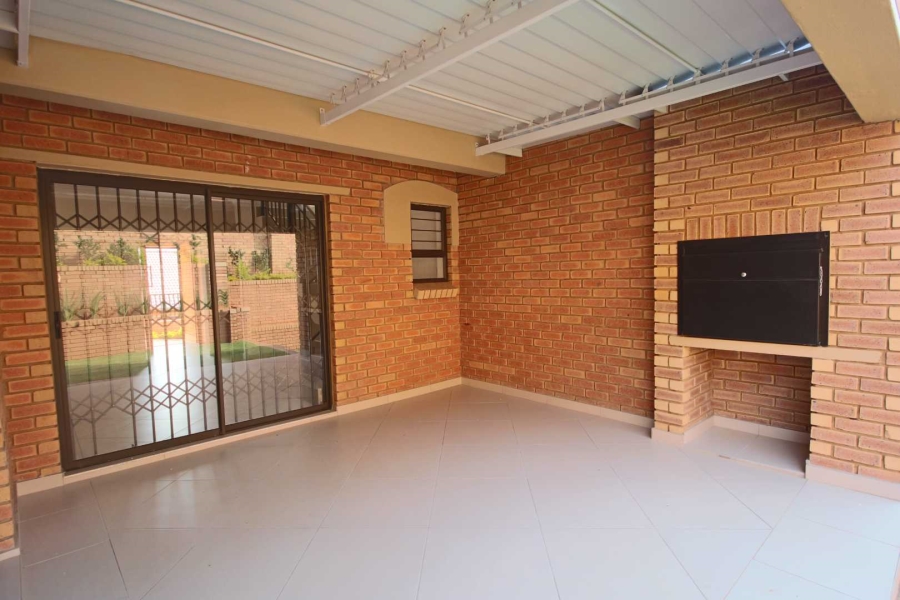 To Let 3 Bedroom Property for Rent in Olympus Gauteng