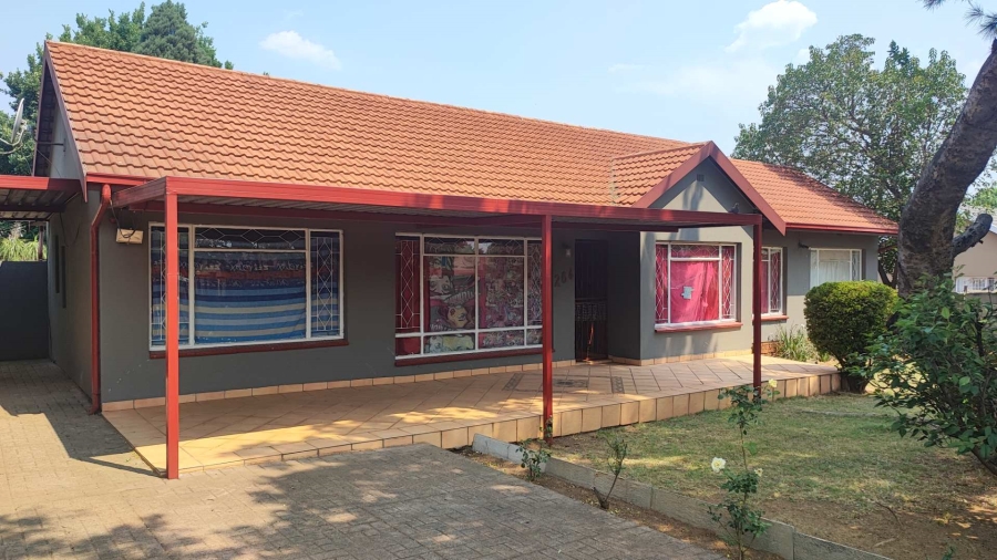 3 Bedroom Property for Sale in Brackendowns Gauteng