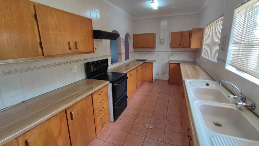 3 Bedroom Property for Sale in Brackendowns Gauteng
