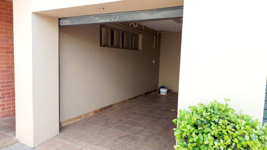 2 Bedroom Property for Sale in Waverley Gauteng