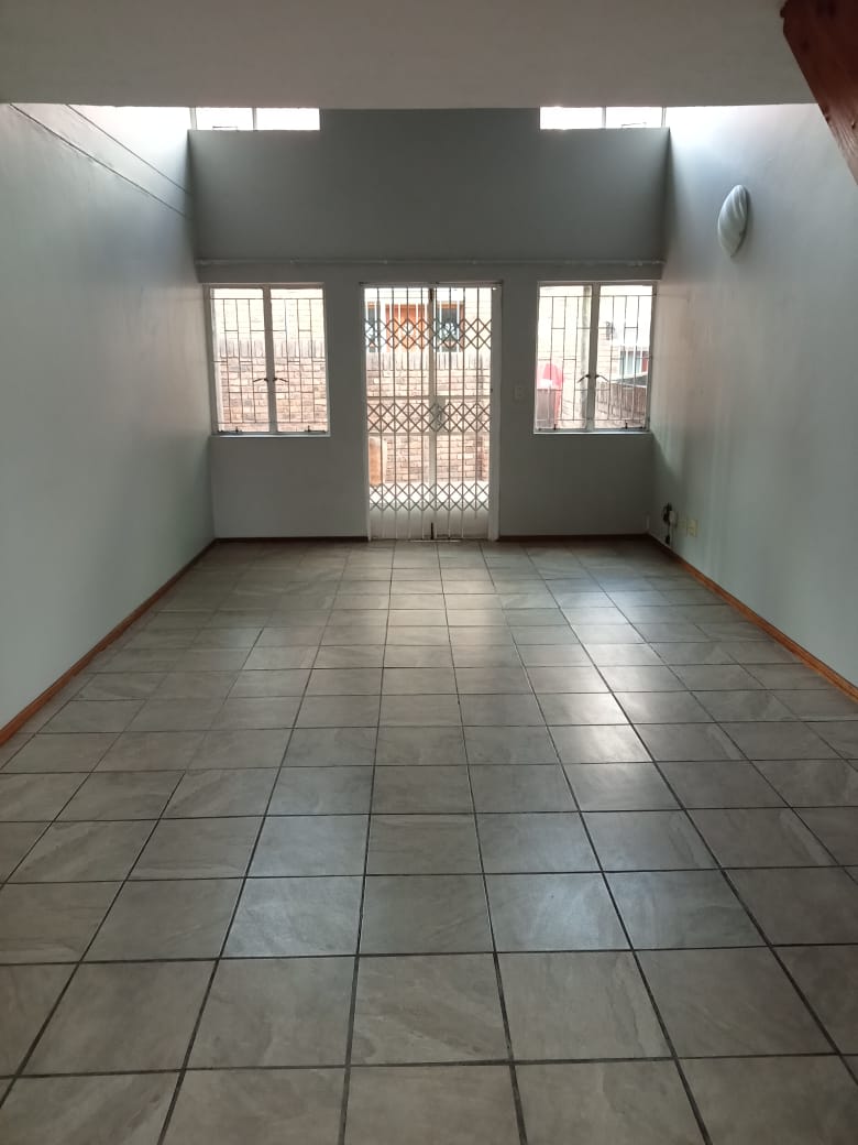 To Let 3 Bedroom Property for Rent in Garsfontein Gauteng