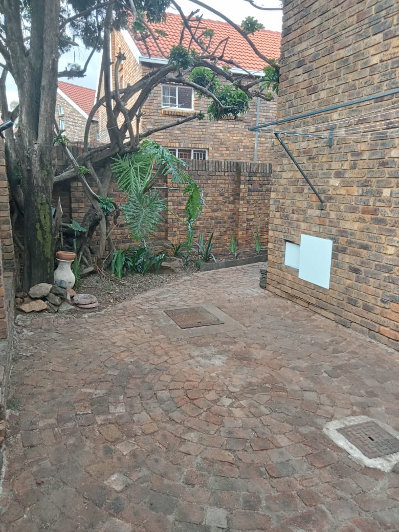 To Let 3 Bedroom Property for Rent in Garsfontein Gauteng