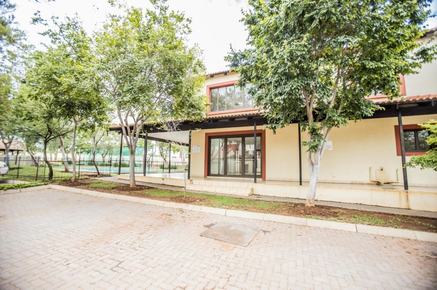 1 Bedroom Property for Sale in Oukraal Estate Gauteng