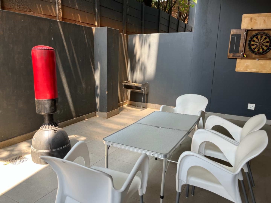 1 Bedroom Property for Sale in Linden Gauteng