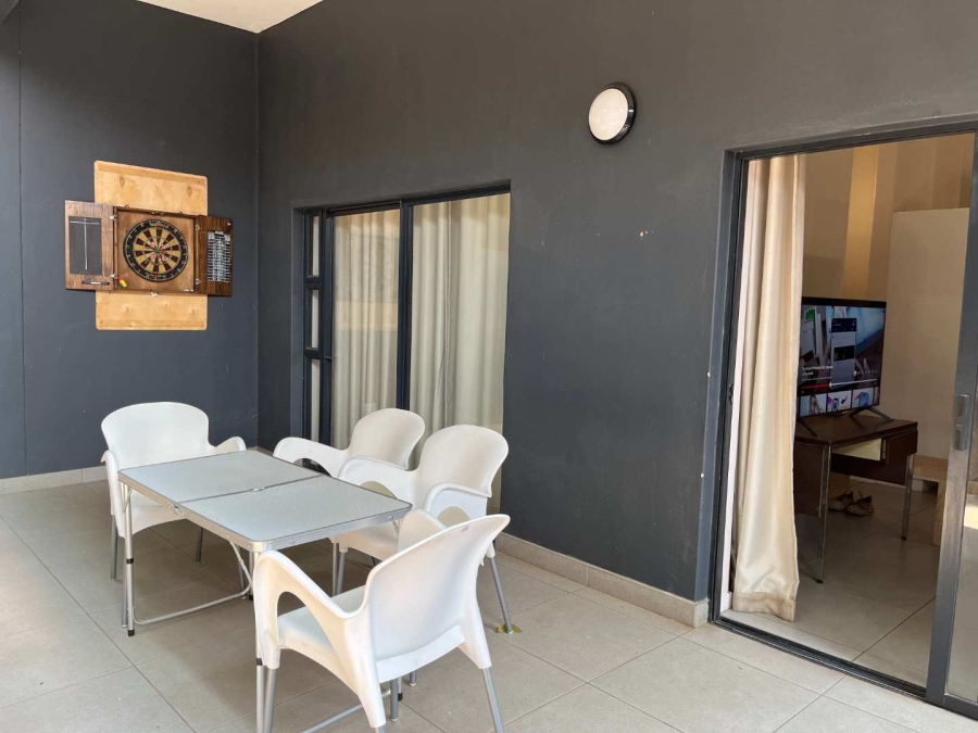 1 Bedroom Property for Sale in Linden Gauteng