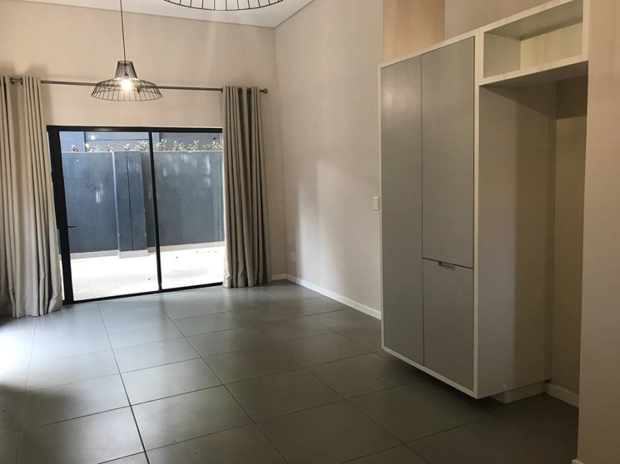 1 Bedroom Property for Sale in Linden Gauteng