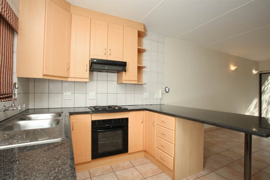 To Let 2 Bedroom Property for Rent in Magaliessig Gauteng