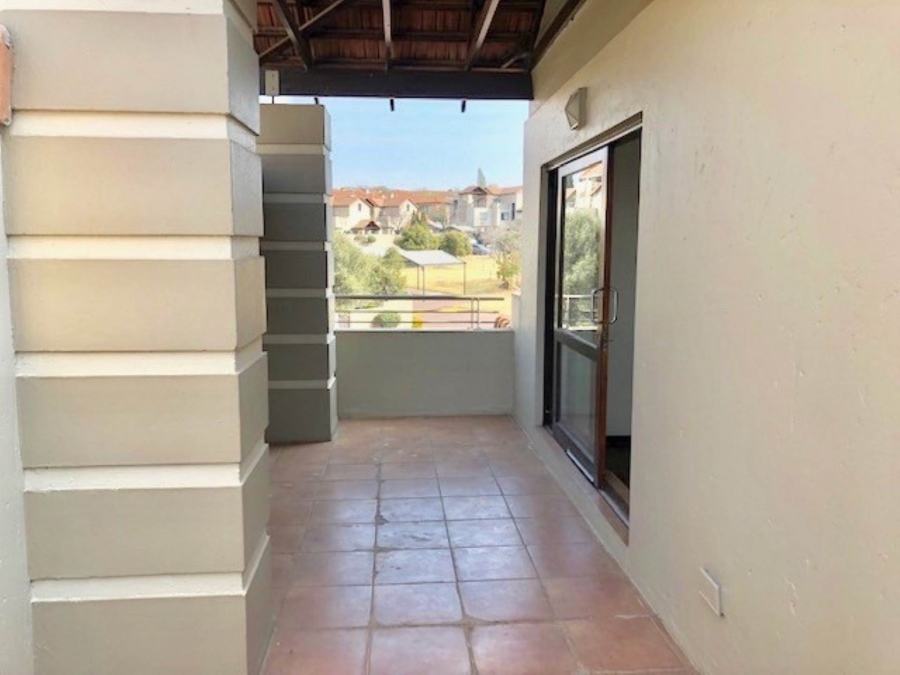 To Let 2 Bedroom Property for Rent in Fourways Gauteng