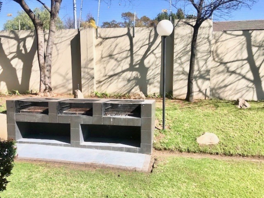 To Let 2 Bedroom Property for Rent in Fourways Gauteng