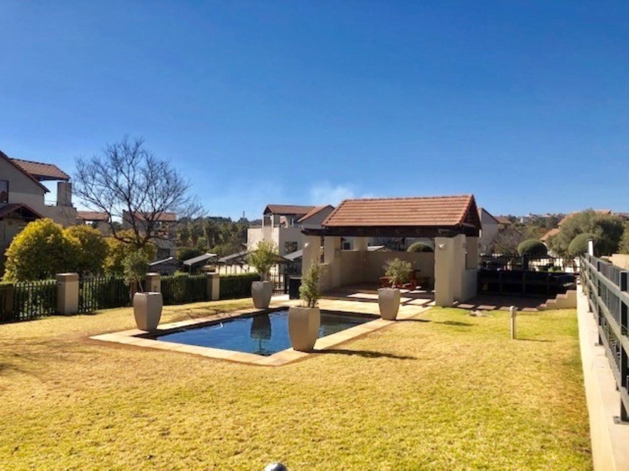To Let 2 Bedroom Property for Rent in Fourways Gauteng