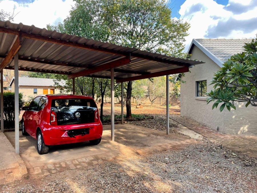 To Let 1 Bedroom Property for Rent in Die Hoewes Gauteng