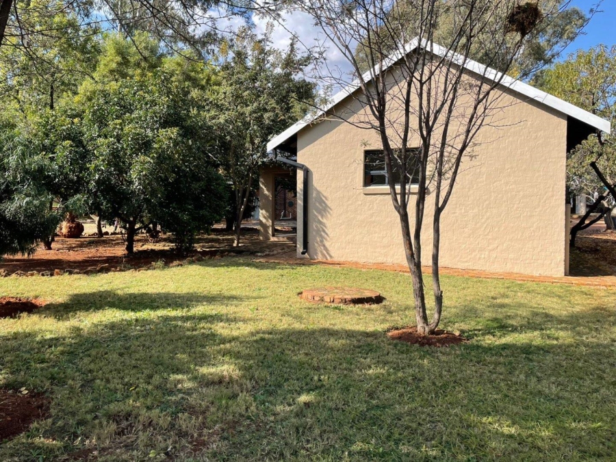 To Let 1 Bedroom Property for Rent in Die Hoewes Gauteng