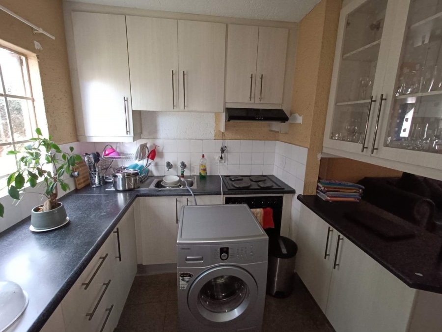 2 Bedroom Property for Sale in Die Hoewes Gauteng