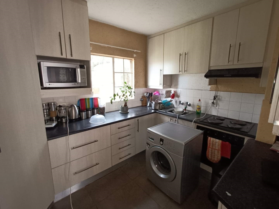 2 Bedroom Property for Sale in Die Hoewes Gauteng