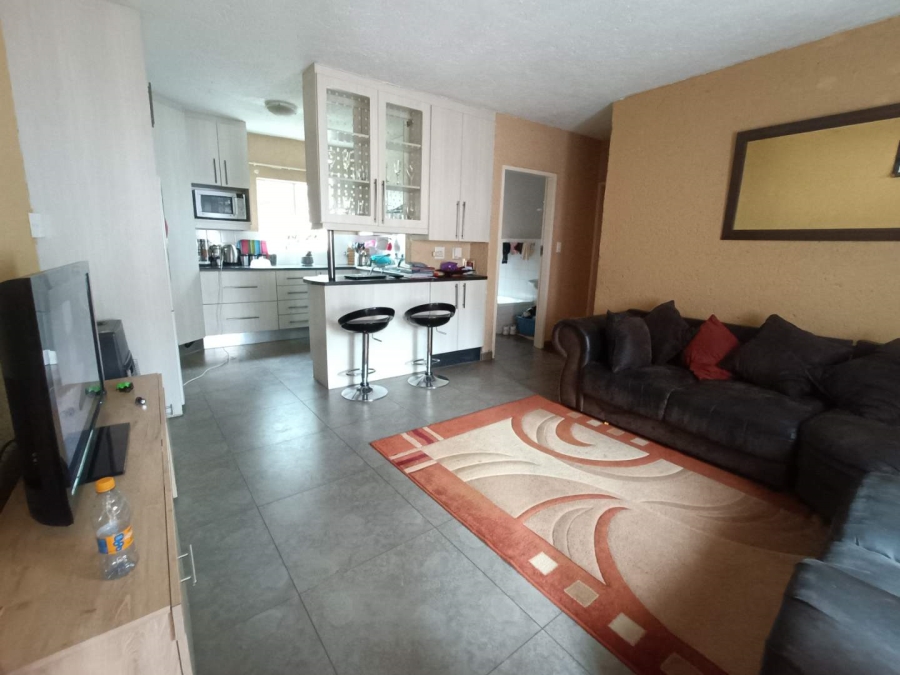 2 Bedroom Property for Sale in Die Hoewes Gauteng