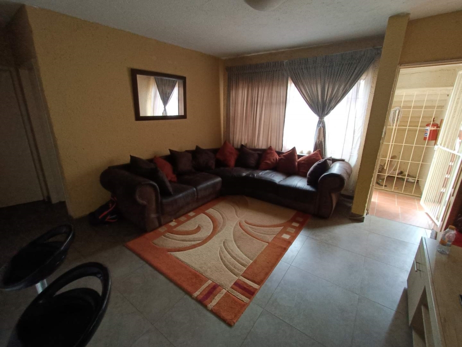 2 Bedroom Property for Sale in Die Hoewes Gauteng