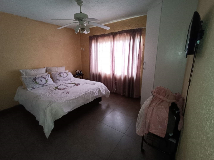 2 Bedroom Property for Sale in Die Hoewes Gauteng