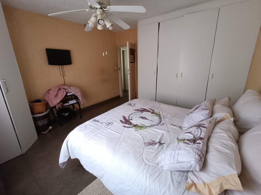 2 Bedroom Property for Sale in Die Hoewes Gauteng