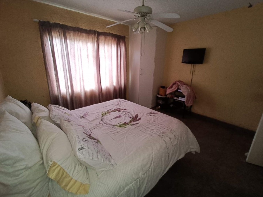 2 Bedroom Property for Sale in Die Hoewes Gauteng