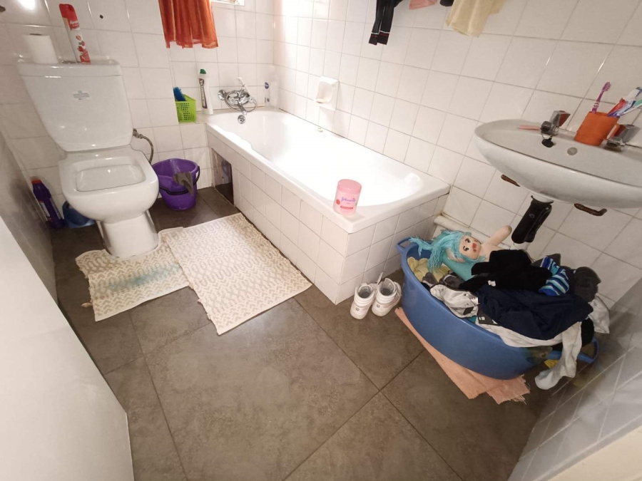 2 Bedroom Property for Sale in Die Hoewes Gauteng