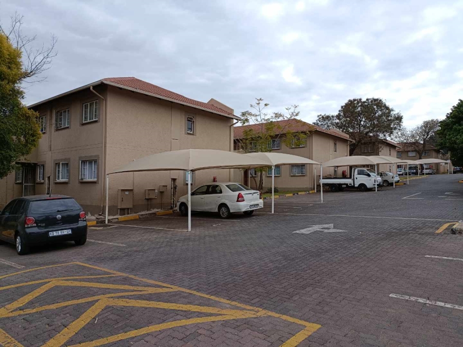 2 Bedroom Property for Sale in Die Hoewes Gauteng