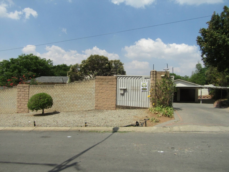 To Let 4 Bedroom Property for Rent in Glenhazel Gauteng