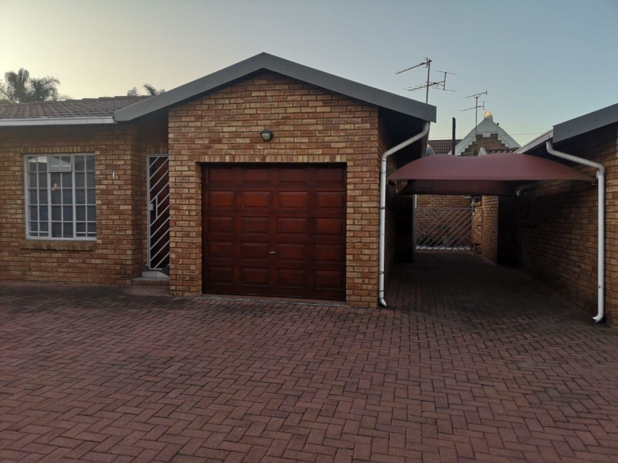 To Let 3 Bedroom Property for Rent in New Redruth Gauteng