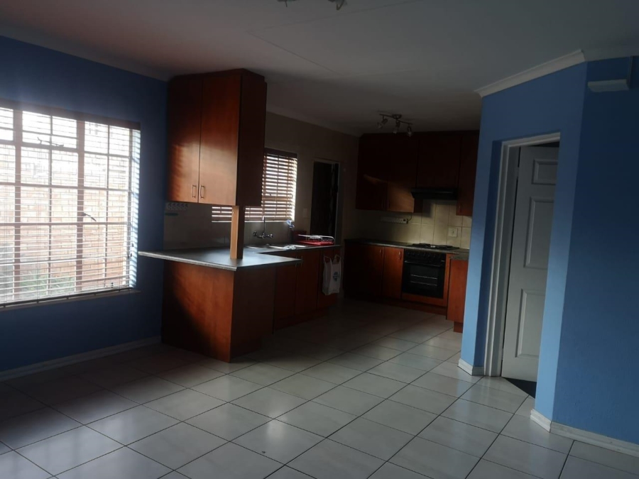 To Let 3 Bedroom Property for Rent in New Redruth Gauteng