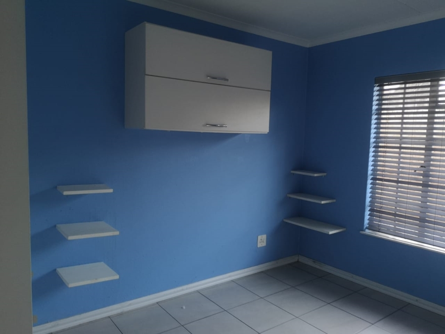 To Let 3 Bedroom Property for Rent in New Redruth Gauteng