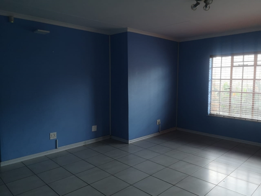To Let 3 Bedroom Property for Rent in New Redruth Gauteng