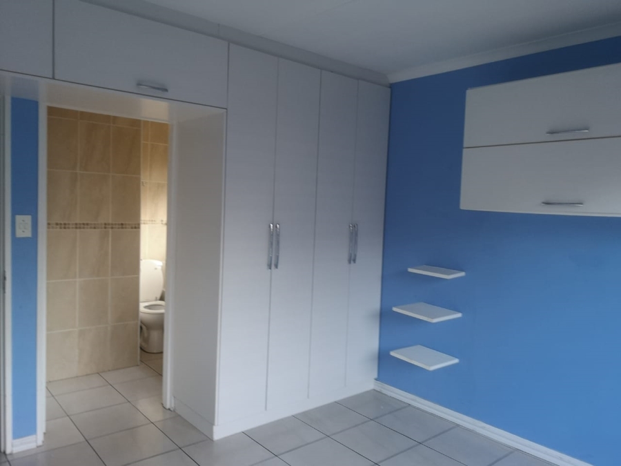 To Let 3 Bedroom Property for Rent in New Redruth Gauteng