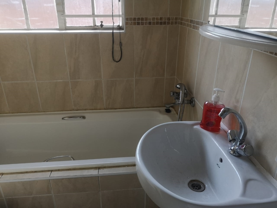 To Let 3 Bedroom Property for Rent in New Redruth Gauteng