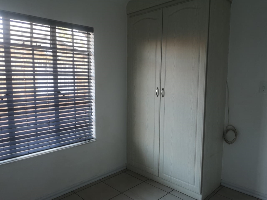 To Let 3 Bedroom Property for Rent in New Redruth Gauteng