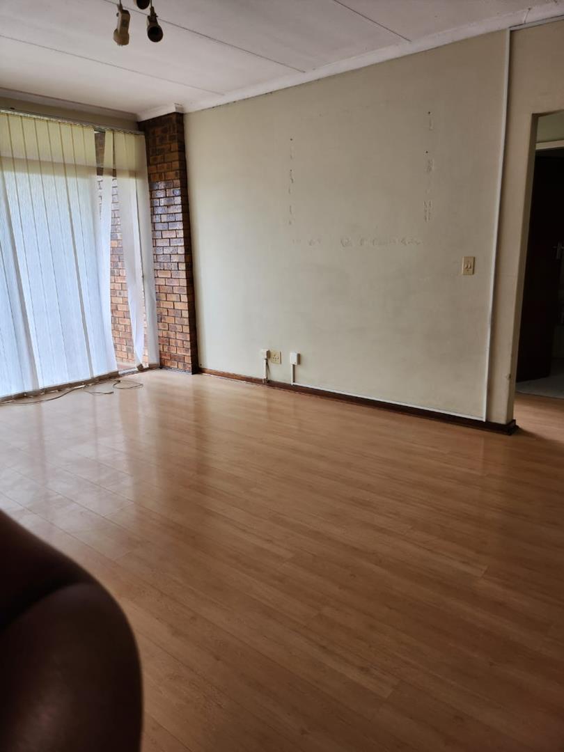 To Let 2 Bedroom Property for Rent in Gosforth Park Gauteng